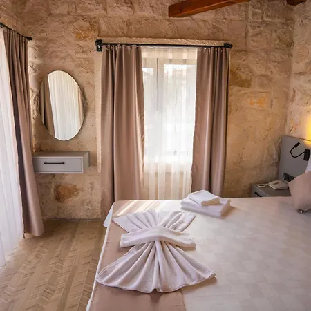 Terra Rossa Stone & Restaurant -kas- Hotel *