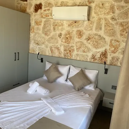 Terra Rossa Stone & Restaurant -kas- Hotel *